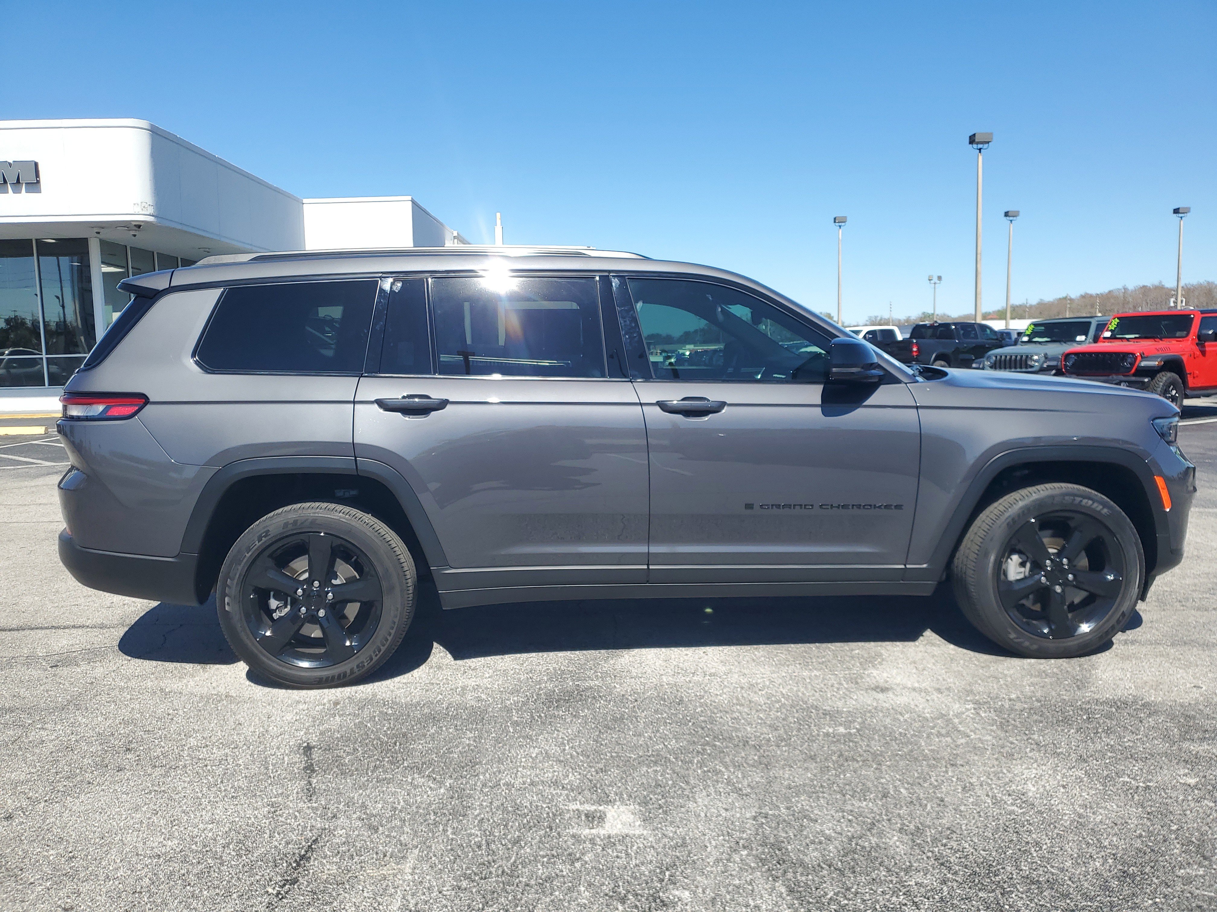 Used 2024 Jeep Grand Cherokee L Altitude image 8