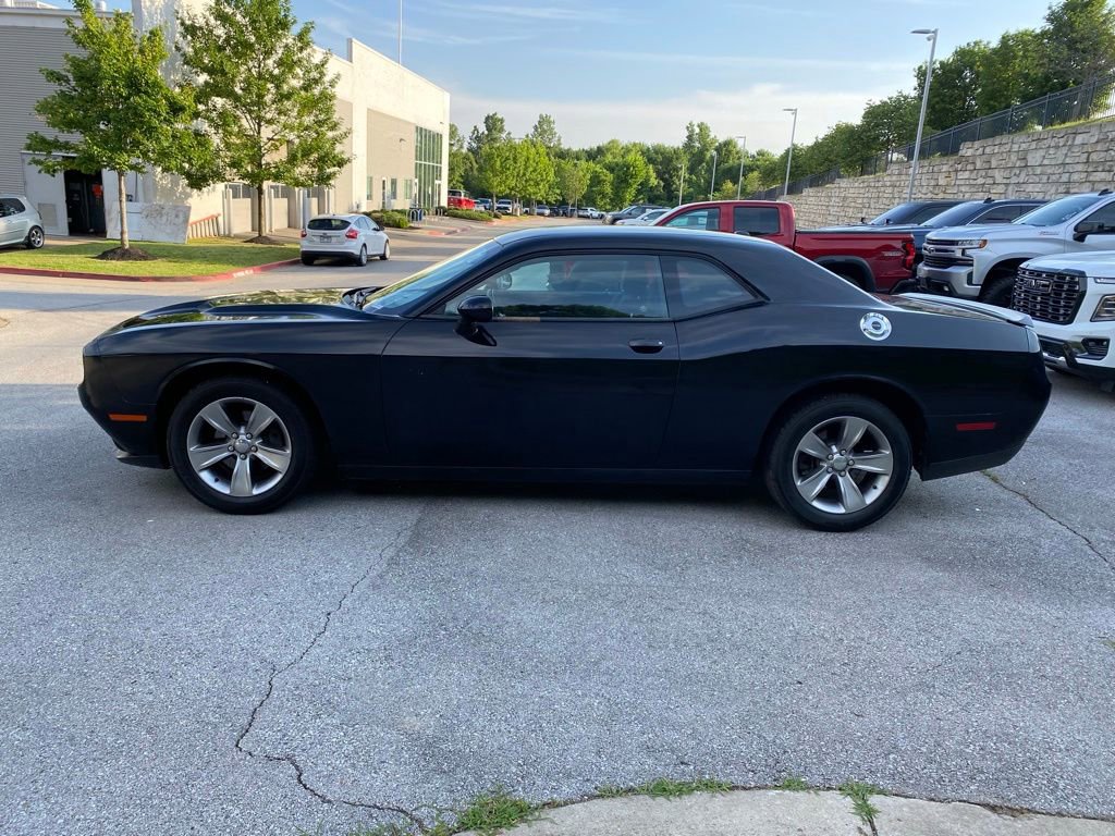 Used 2015 Dodge Challenger SXT RWD image 4