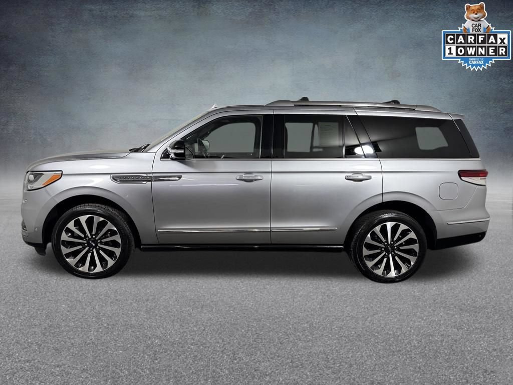 Used 2023 Lincoln Navigator Reserve AWD/4WD image 3