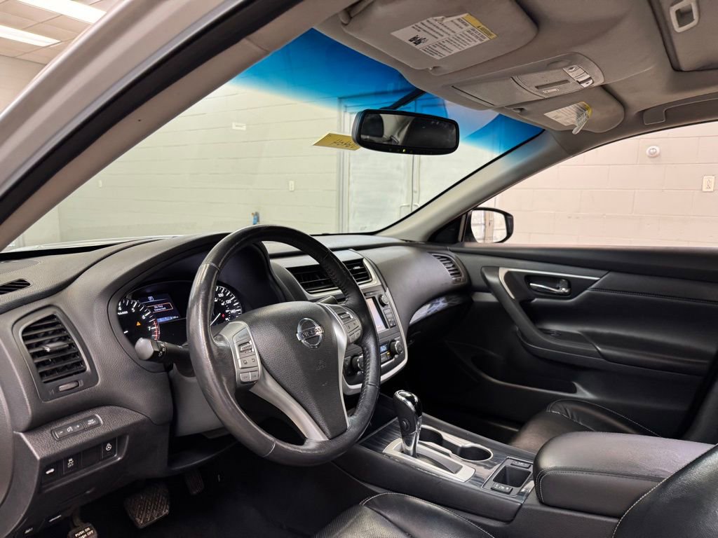 Used 2016 Nissan Altima 2.5 SL w/ 2.5 Technology w/LED Package image 13