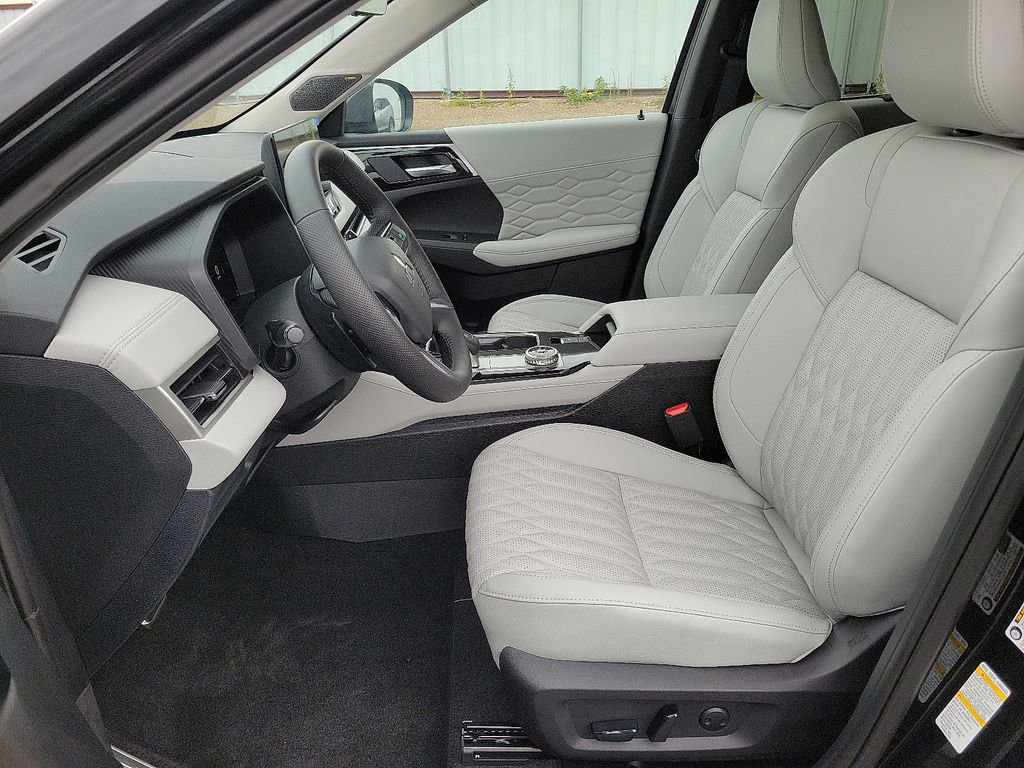 New 2025 Mitsubishi Outlander AWD image 10