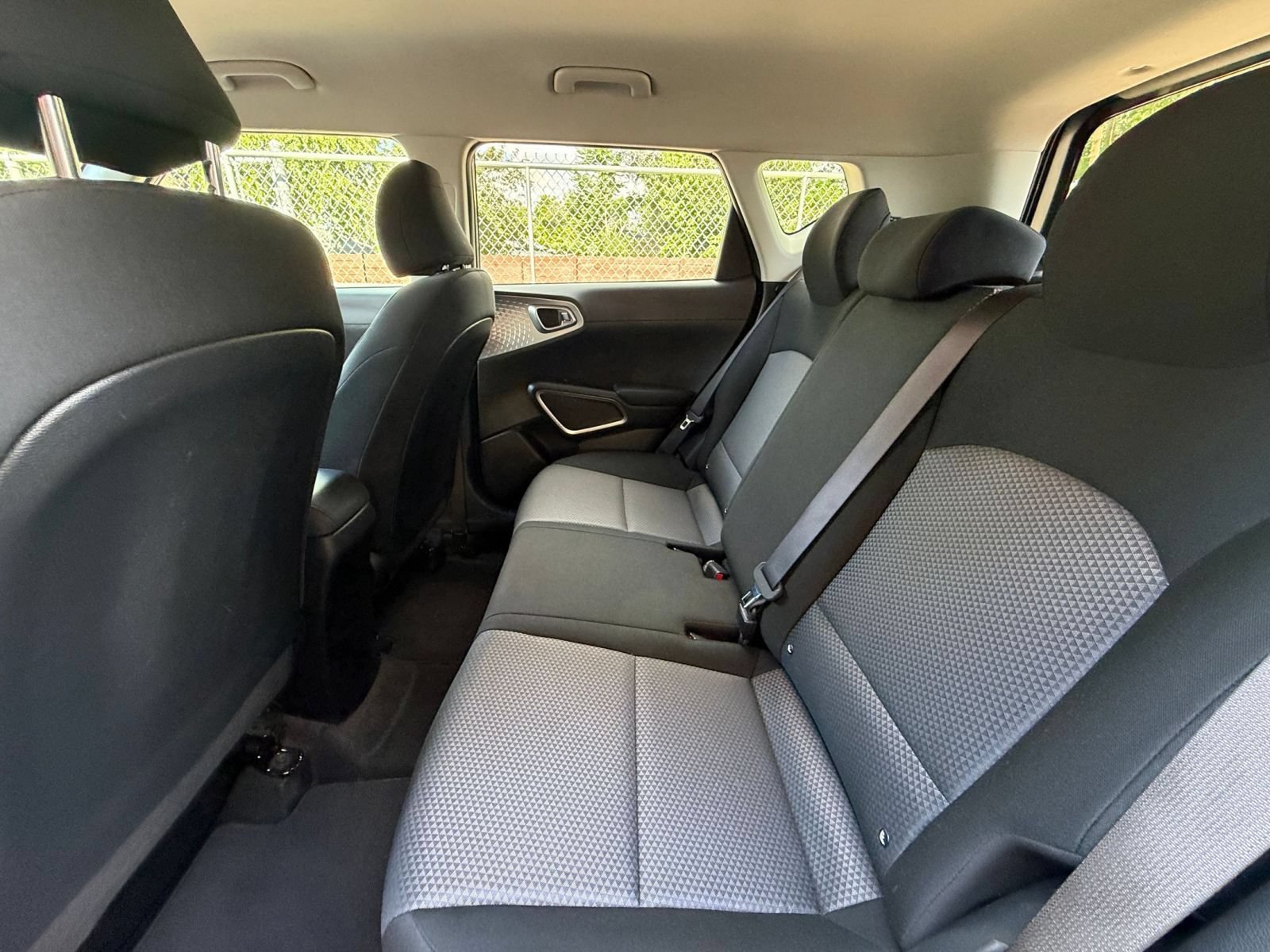 Used 2025 Kia Soul LX w/ LX Technology Package FWD image 23