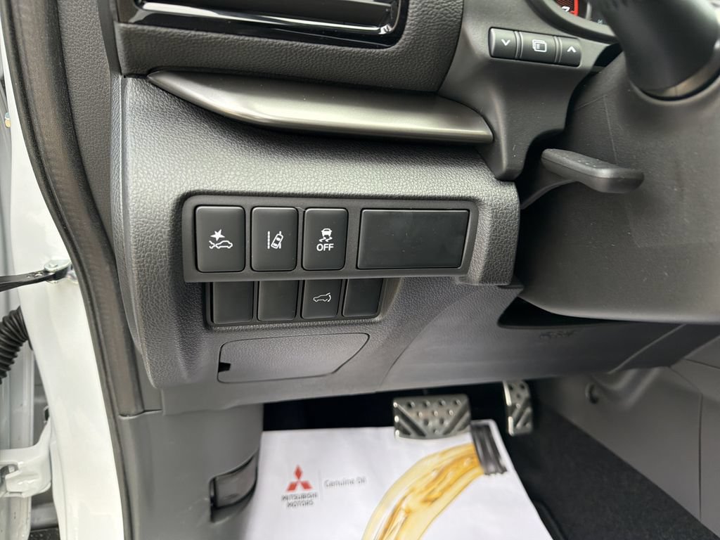 New 2026 Mitsubishi Eclipse Cross AWD image 17