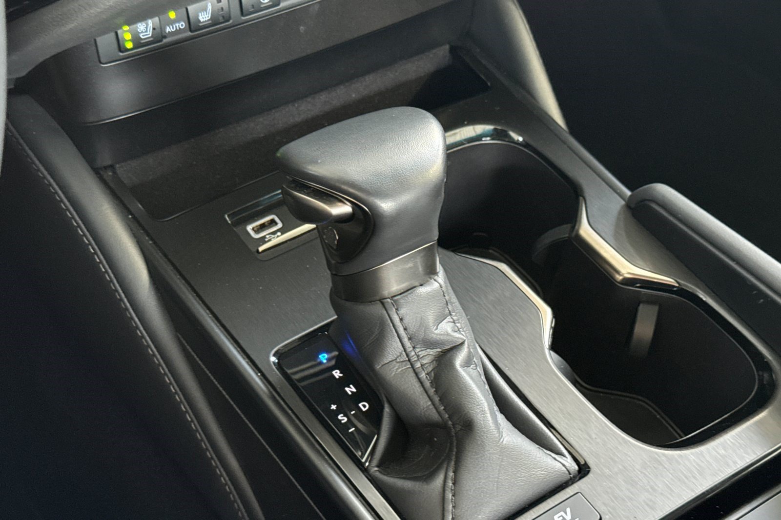 Used 2025 Lexus ES 300h w/ Premium Package FWD image 26