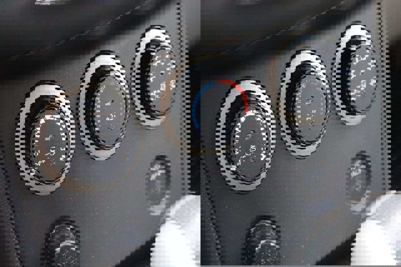 Used 2014 Nissan Rogue S w/ Convenience Package image 21