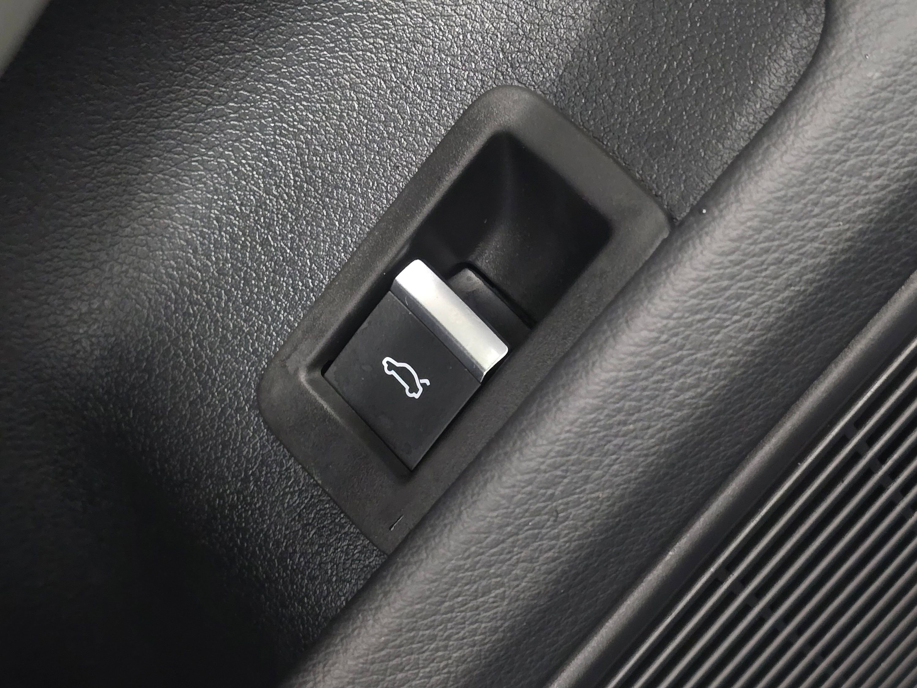 Used 2022 Audi A4 2.0T Premium Plus w/ Premium Plus Package image 38