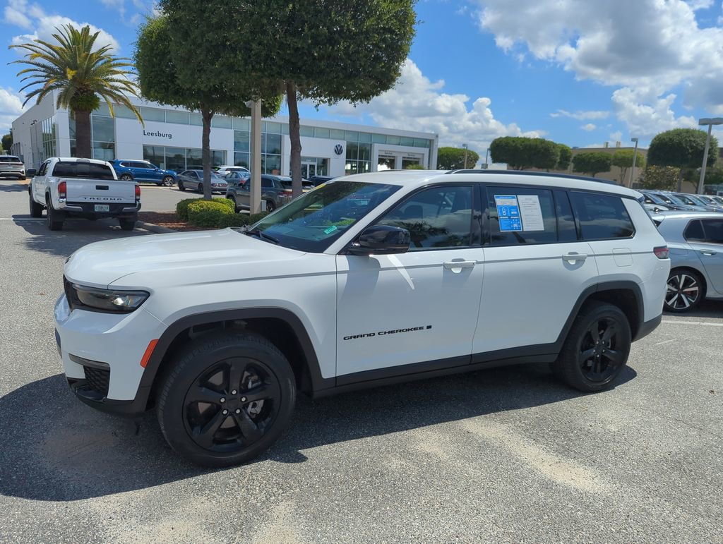 Used 2022 Jeep Grand Cherokee L Limited w/ Black Appearance Package AWD/4WD image 13