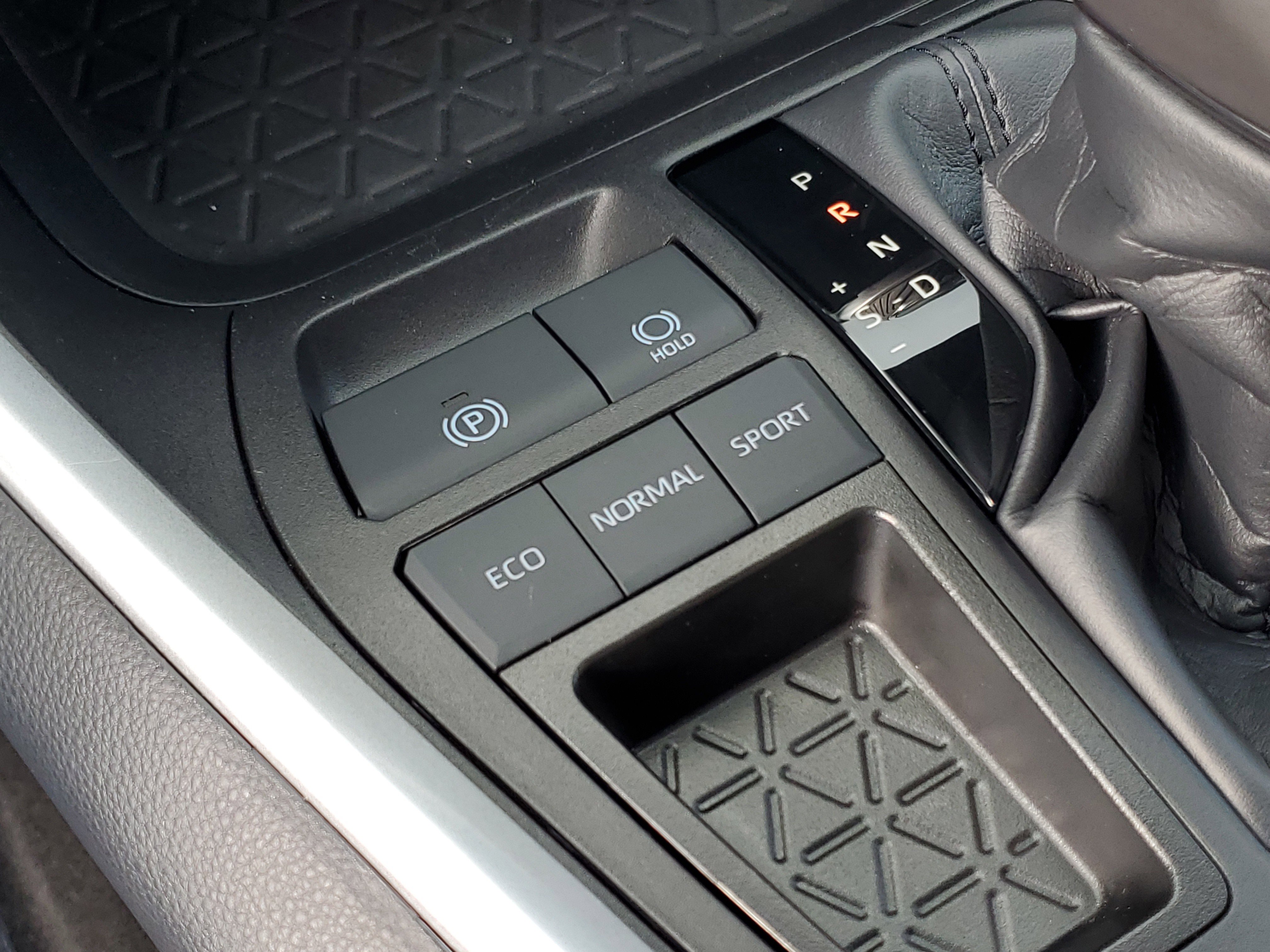 Used 2025 Toyota RAV4 XLE Premium image 30