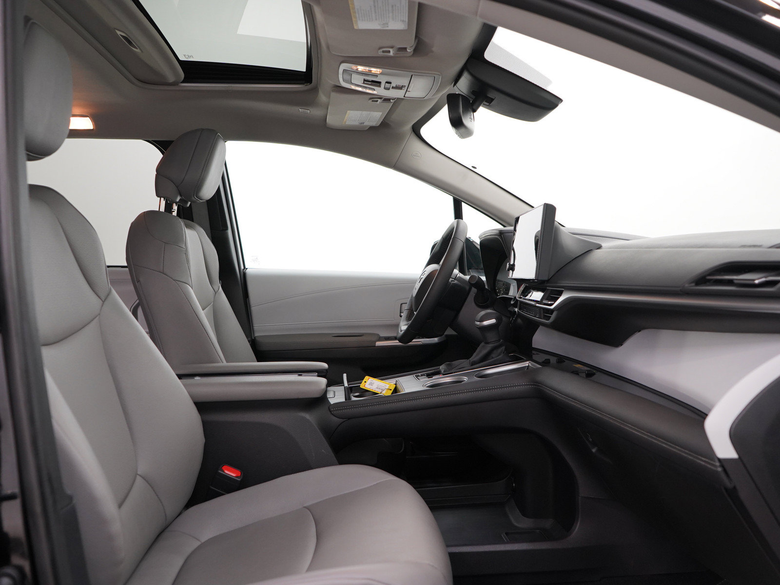 Used 2025 Toyota Sienna XLE w/ XLE Plus Package AWD/4WD image 11