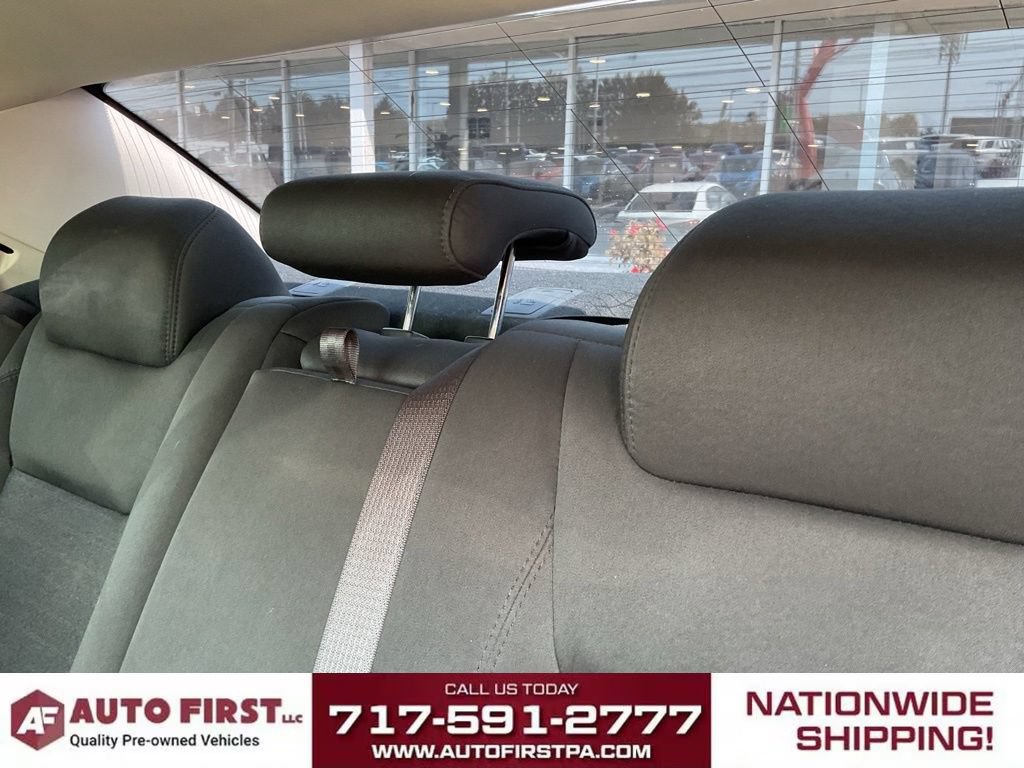 Used 2019 Chrysler 300 Touring w/ Sport Appearance Package RWD image 9