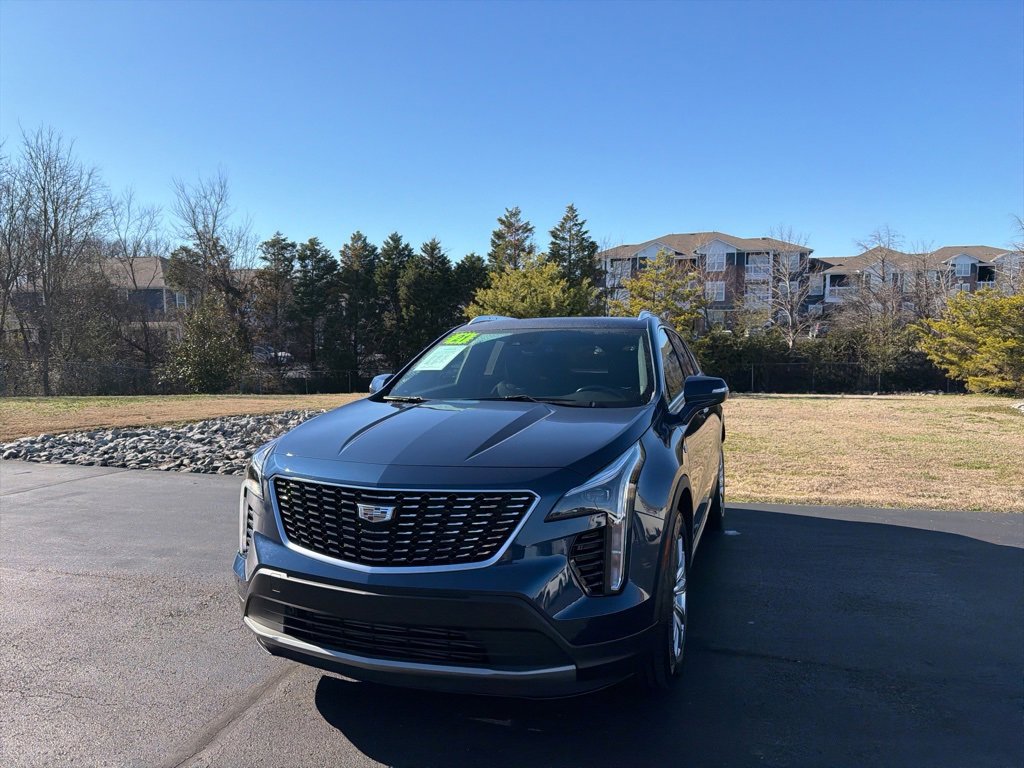 Used 2021 Cadillac XT4 Premium Luxury image 1