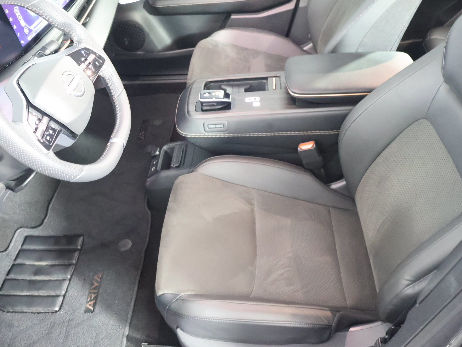 Used 2024 Nissan Ariya AWD image 24