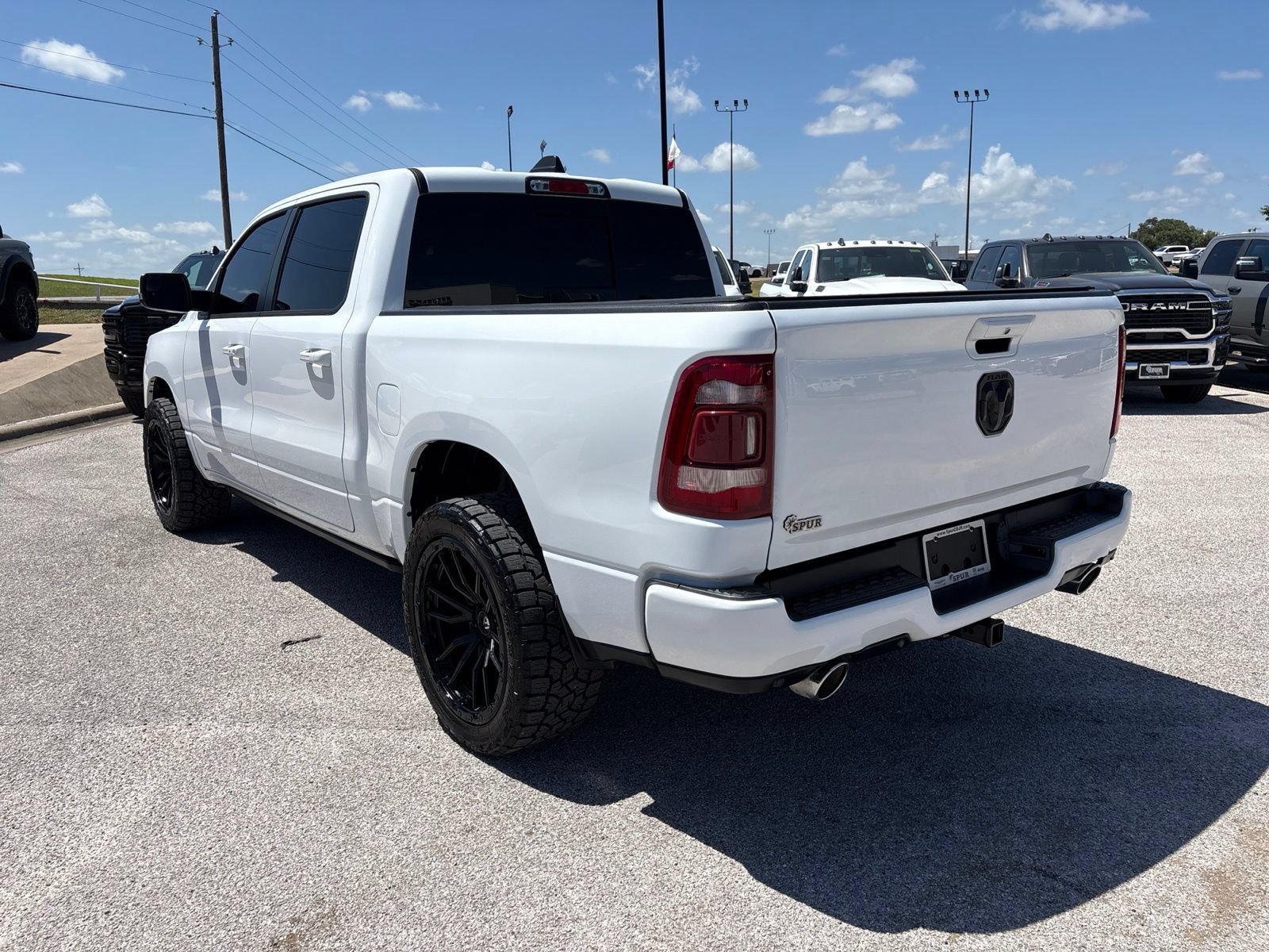 Used 2024 RAM 1500 Laramie AWD/4WD image 4