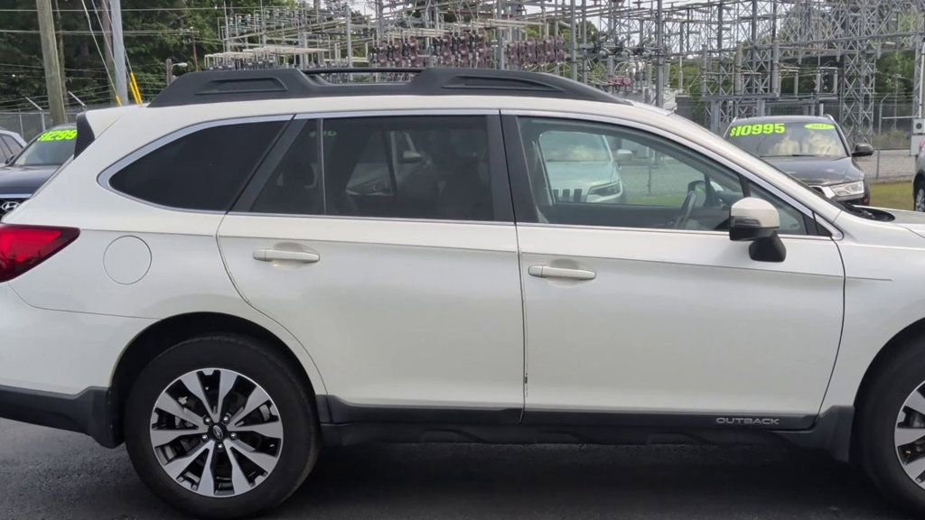 Used 2016 Subaru Outback 2.5i Limited AWD/4WD image 9