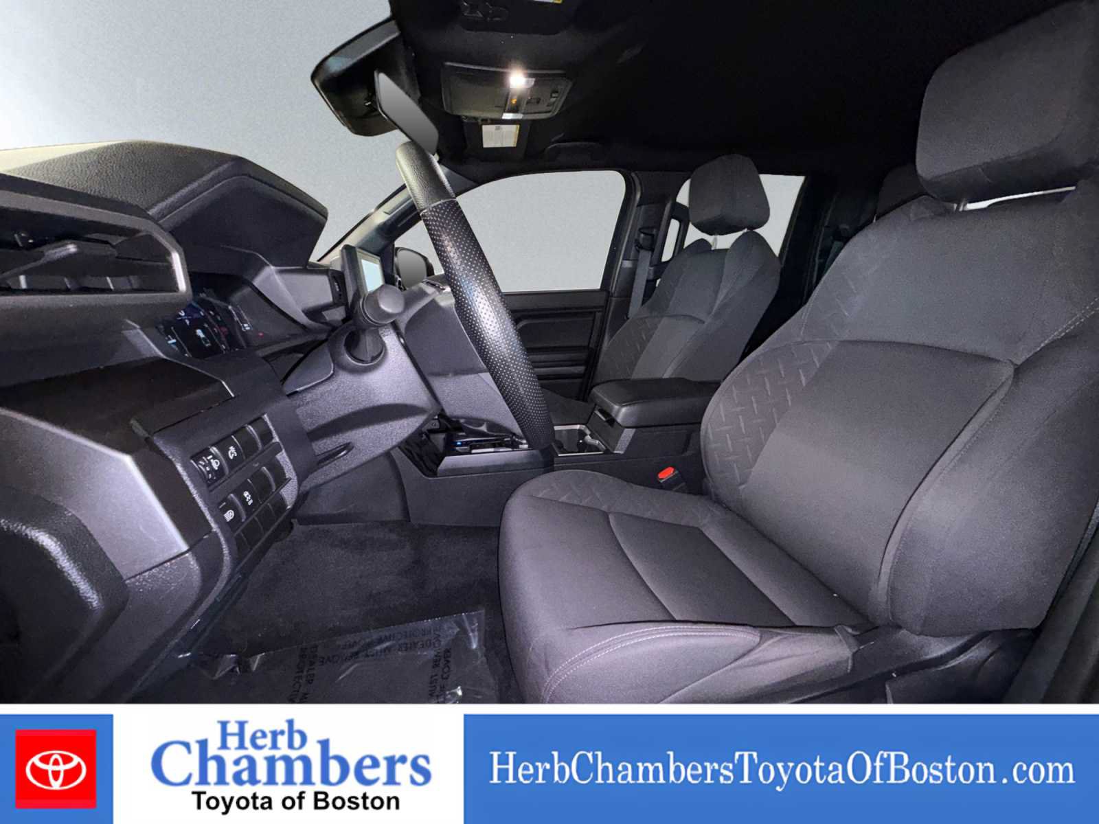 Used 2025 Toyota Tacoma SR5 AWD/4WD image 5