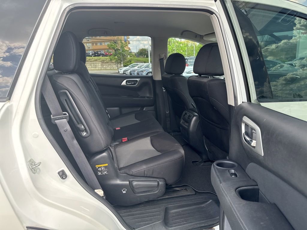 Used 2017 Nissan Pathfinder SV w/ SV Tech Package AWD/4WD image 6