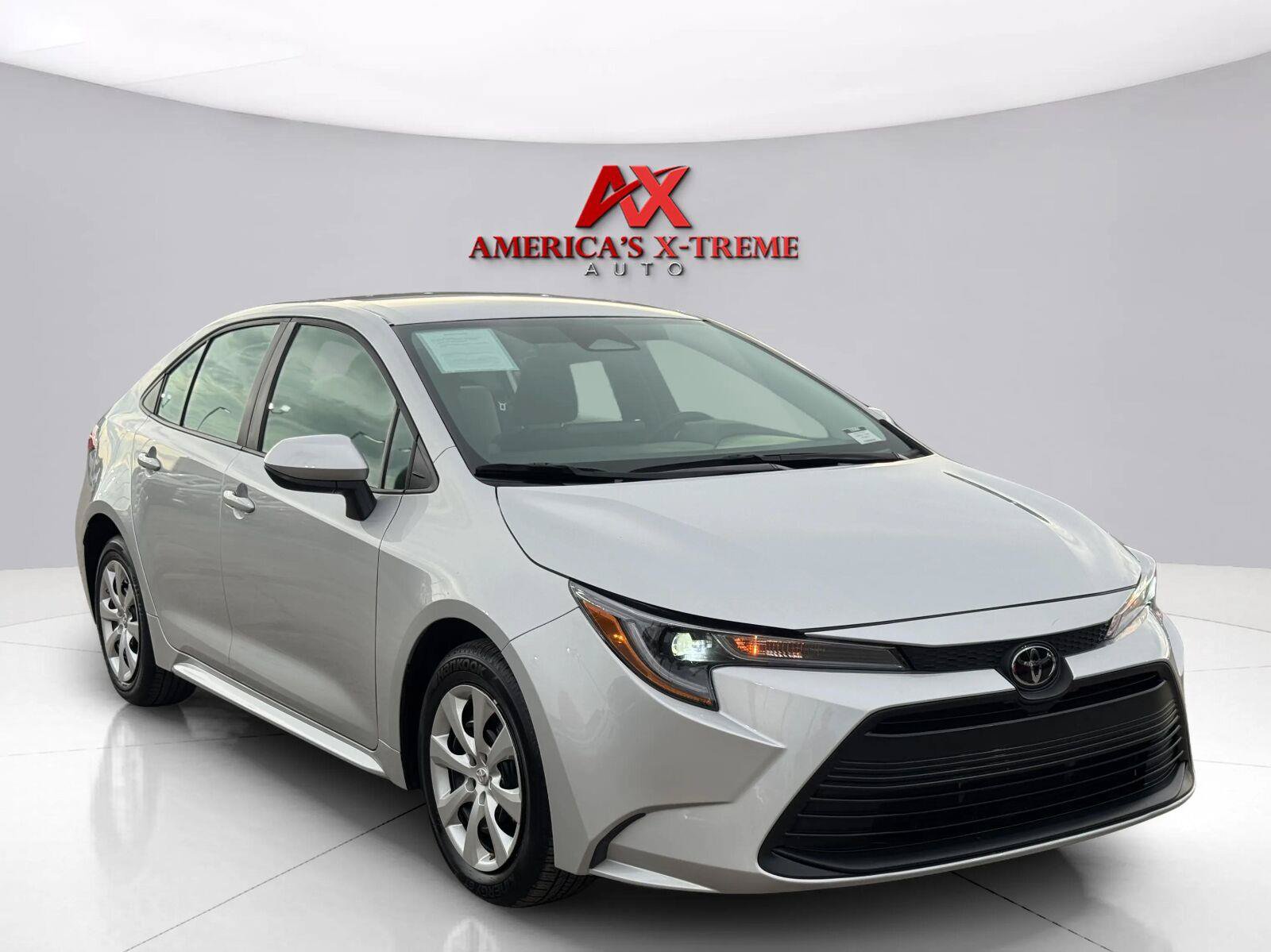 Used 2025 Toyota Corolla LE FWD image 8