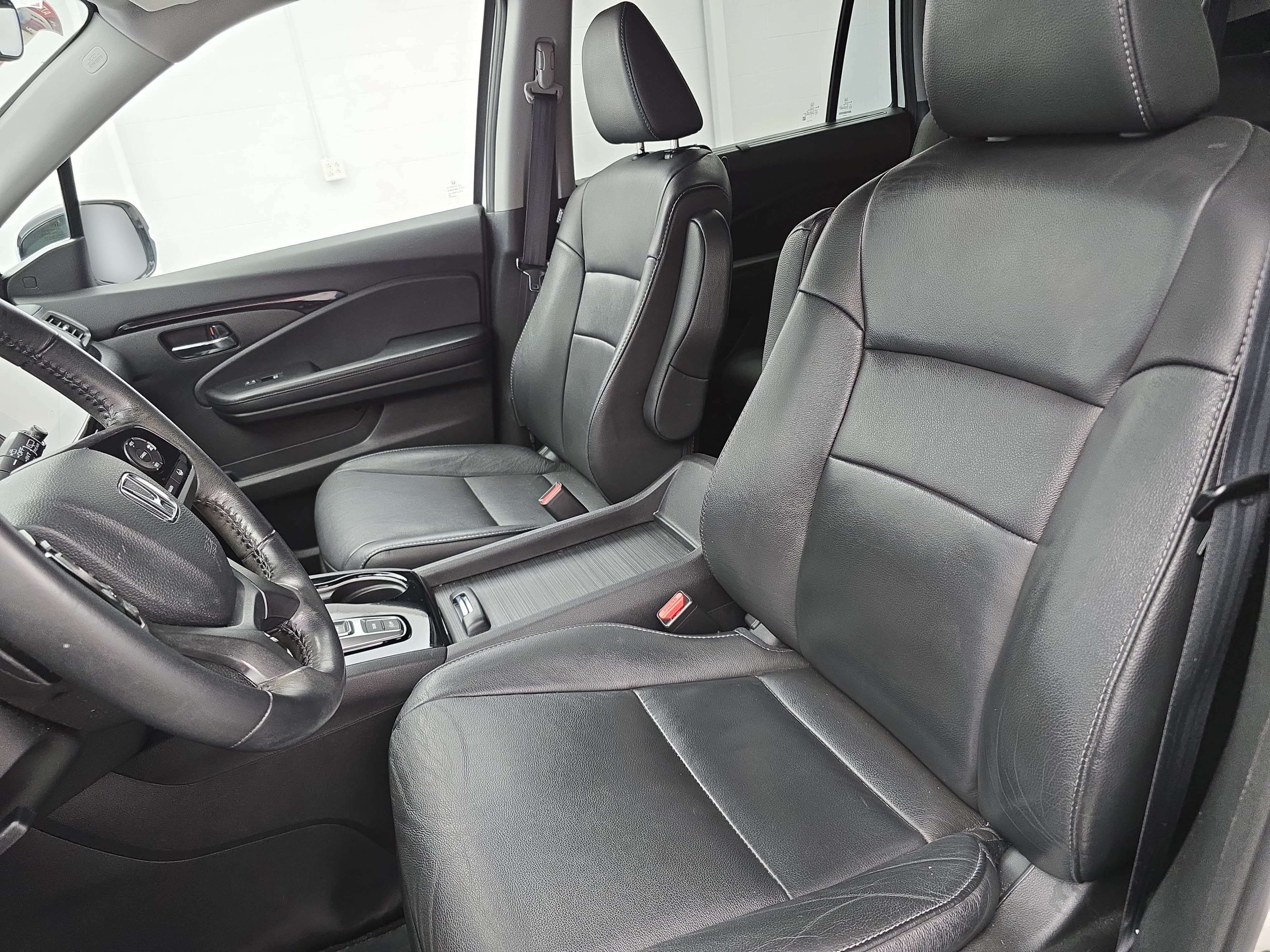 Used 2019 Honda Pilot Touring image 16