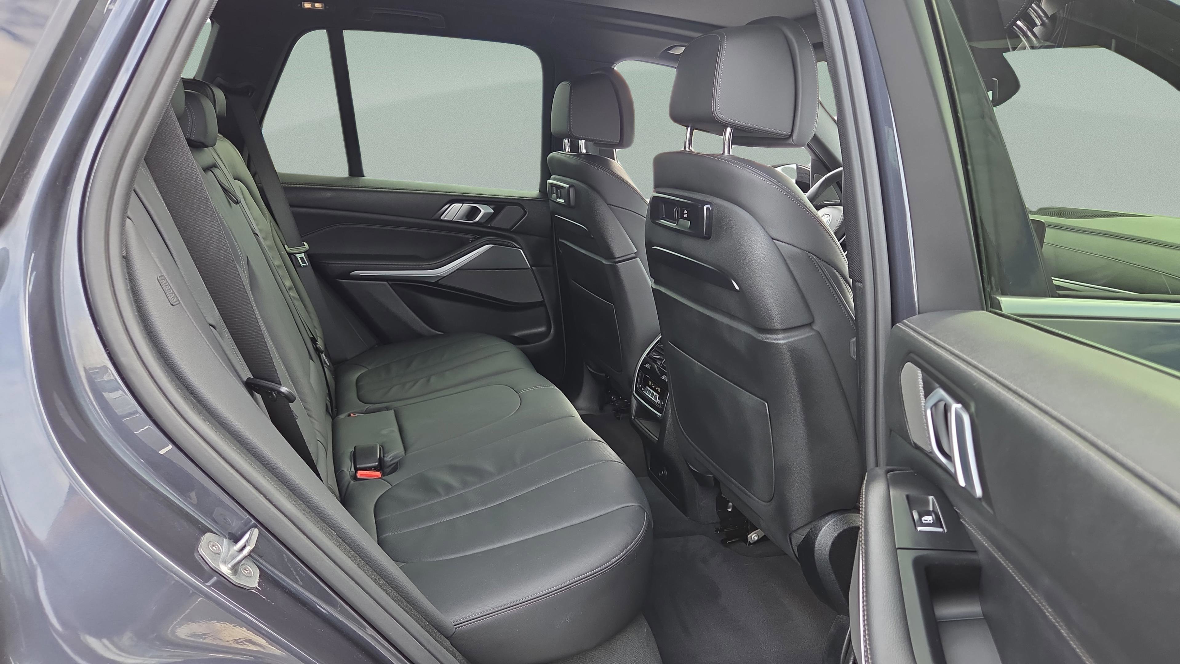 Used 2019 BMW X5 xDrive50i w/ Parking Assistance Package image 17