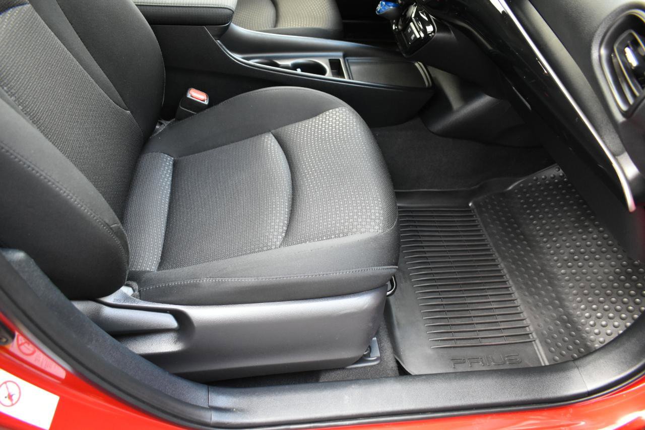 Used 2022 Toyota Prius LE FWD image 32