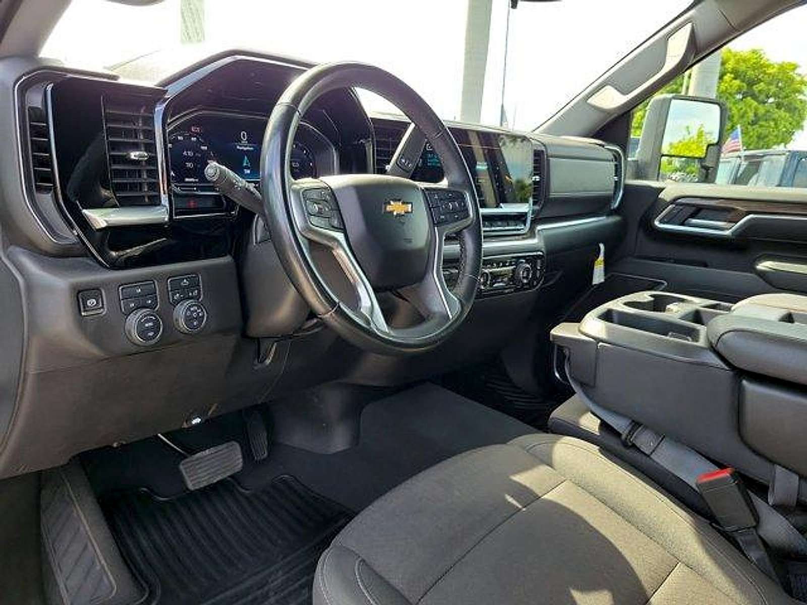 Used 2025 Chevrolet Silverado 2500 LT w/ Convenience Package AWD/4WD image 14