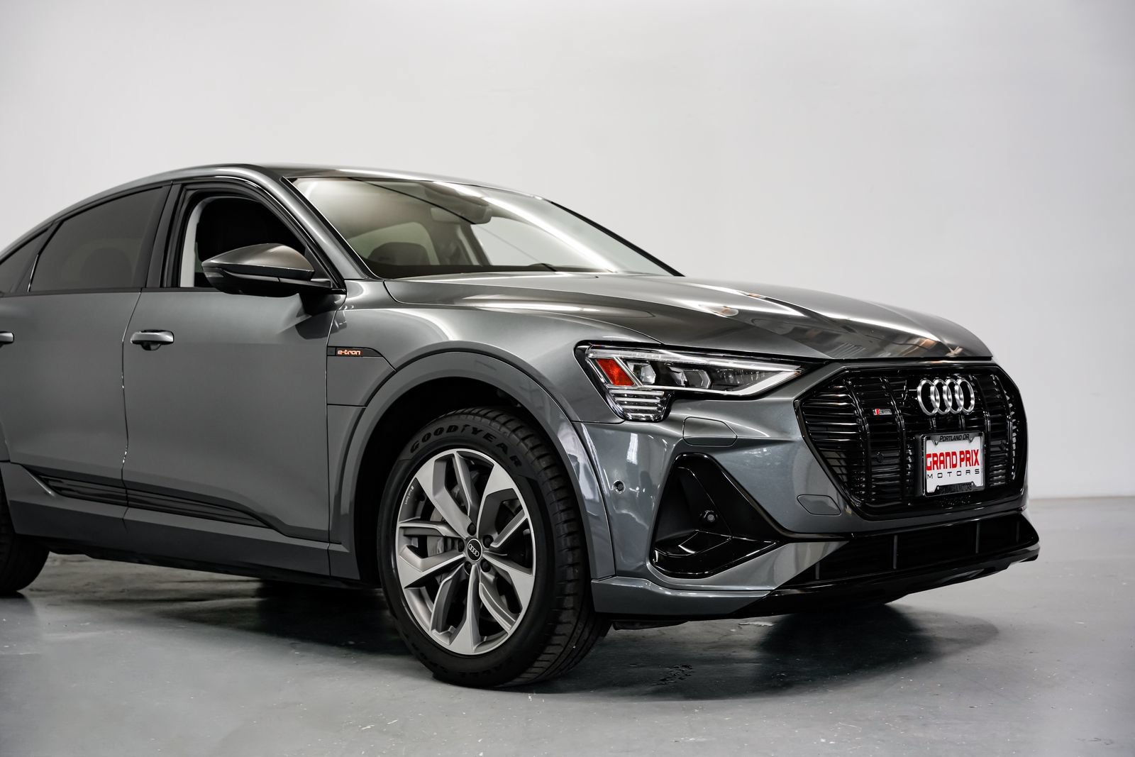 Used 2021 Audi e-tron Premium Plus w/ Premium Plus Package AWD/4WD image 48