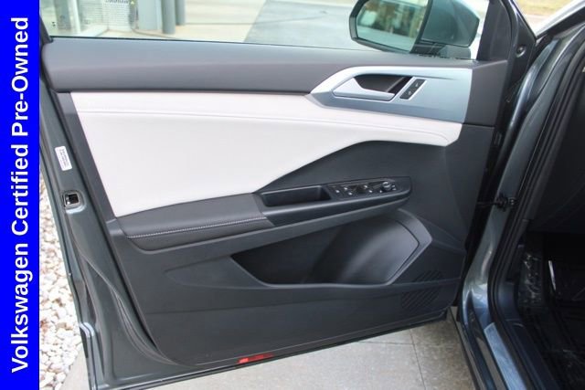 Used 2025 Volkswagen Taos SE w/ Panoramic Sunroof Package image 18