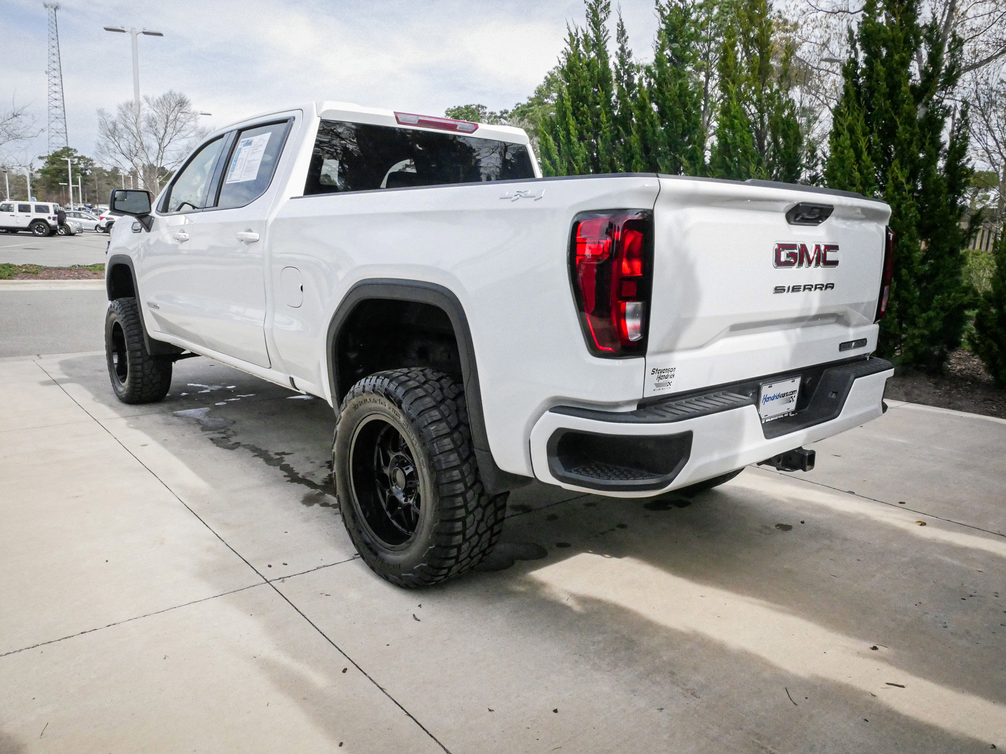Used 2024 GMC Sierra 1500 Elevation AWD/4WD image 8