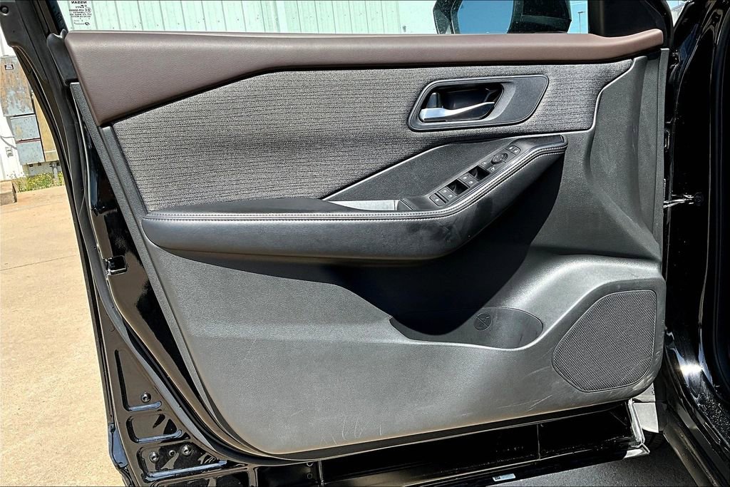 Used 2023 Nissan Rogue SV image 20