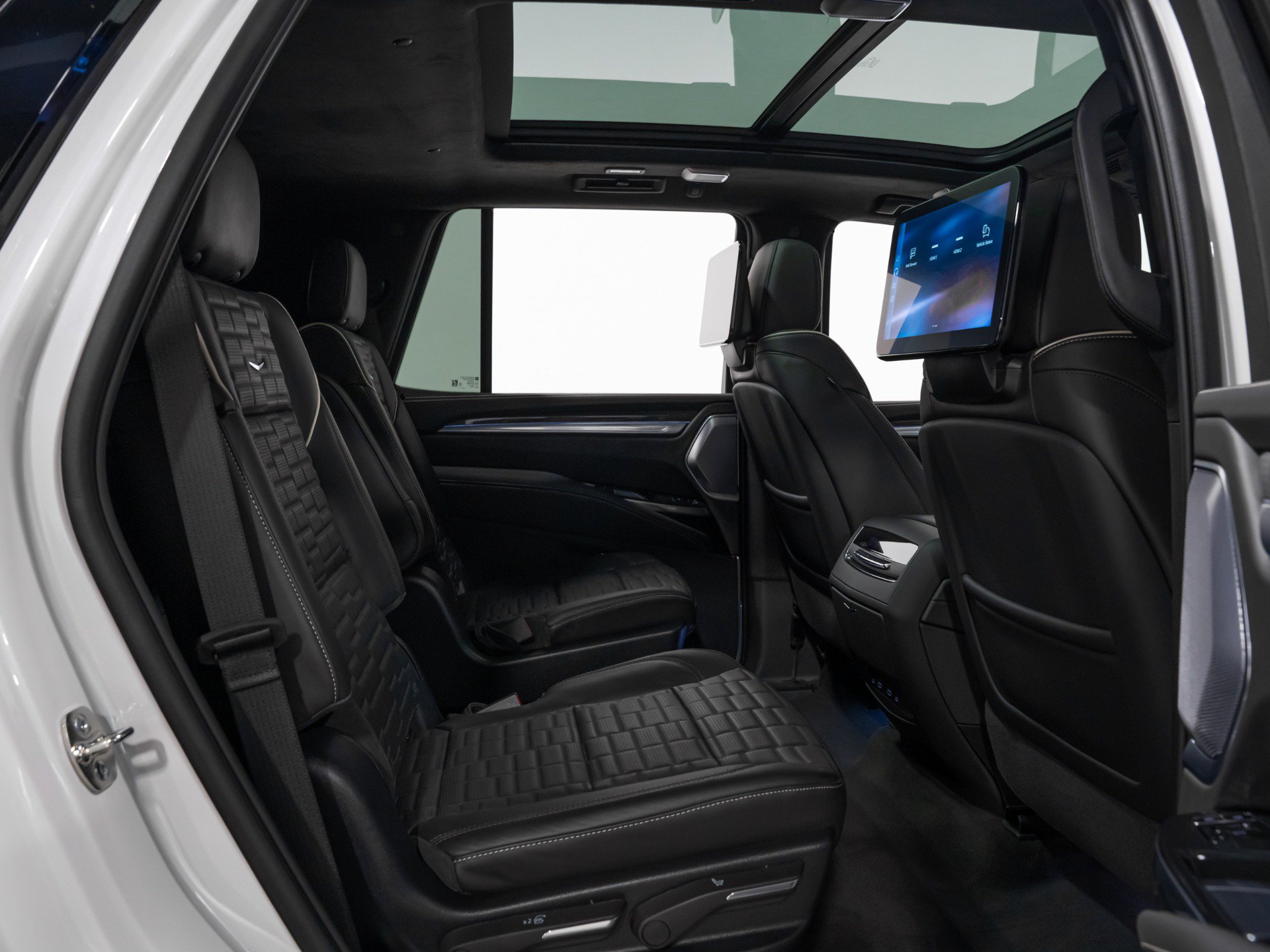 Used 2025 Cadillac Escalade V w/ LPO, ONYX Package AWD/4WD image 88