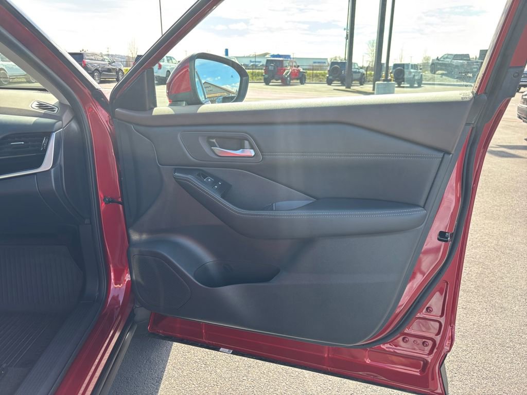 Used 2023 Nissan Rogue SL w/ SL Premium Package image 26