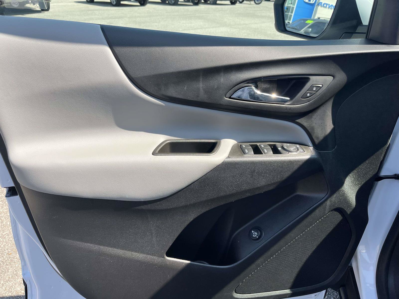 Used 2024 Chevrolet Equinox LT FWD image 12