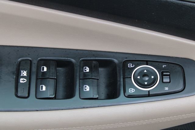 Used 2019 Hyundai Santa Fe SEL FWD image 11