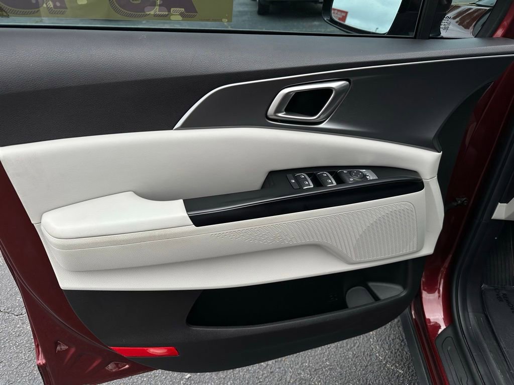 Used 2022 Kia Carnival LX FWD image 13