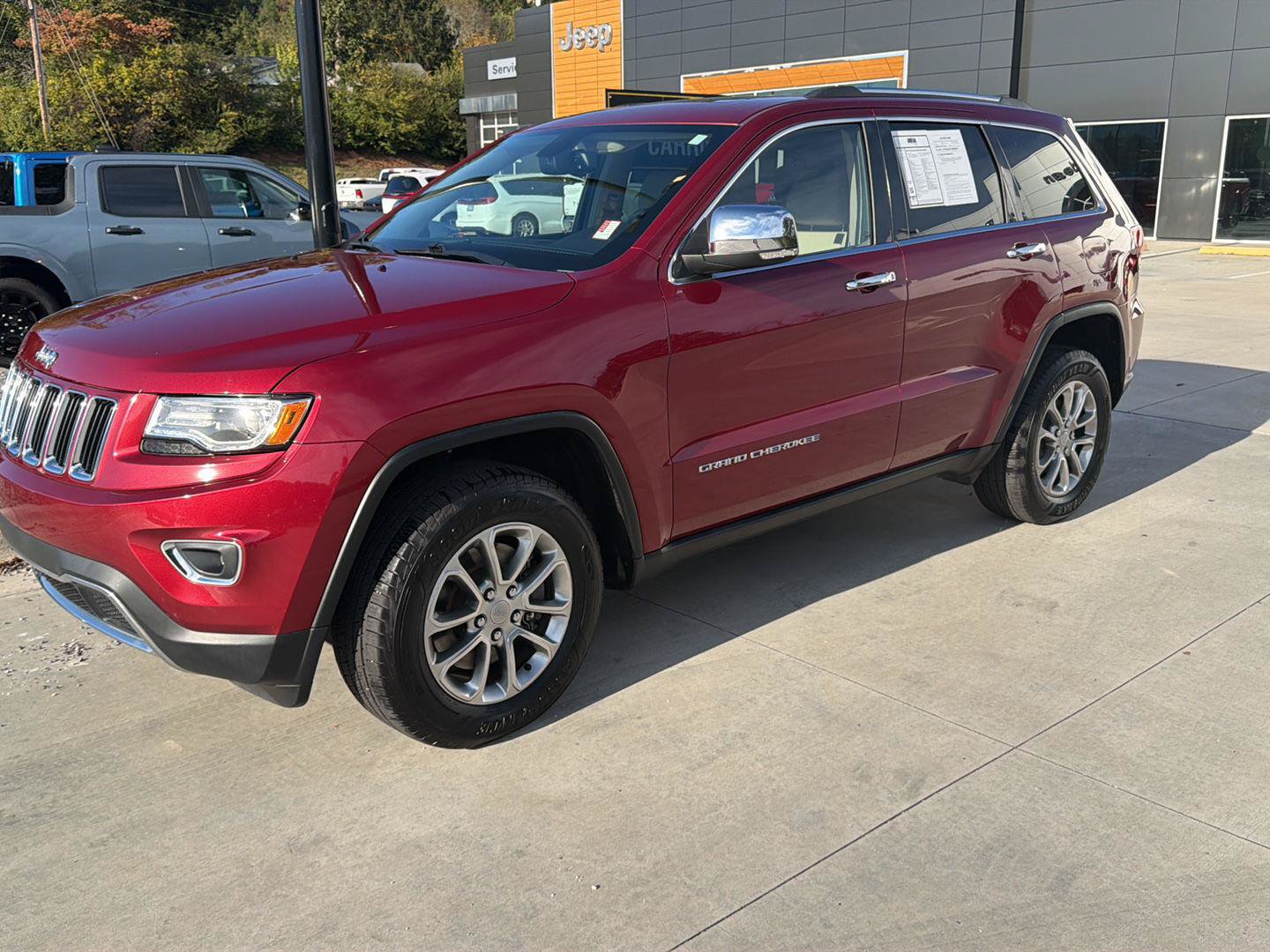 Used 2015 Jeep Grand Cherokee Limited w/ Luxury Group II AWD/4WD image 7