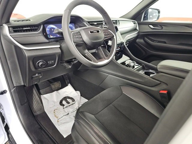 Certified 2024 Jeep Grand Cherokee Altitude image 9