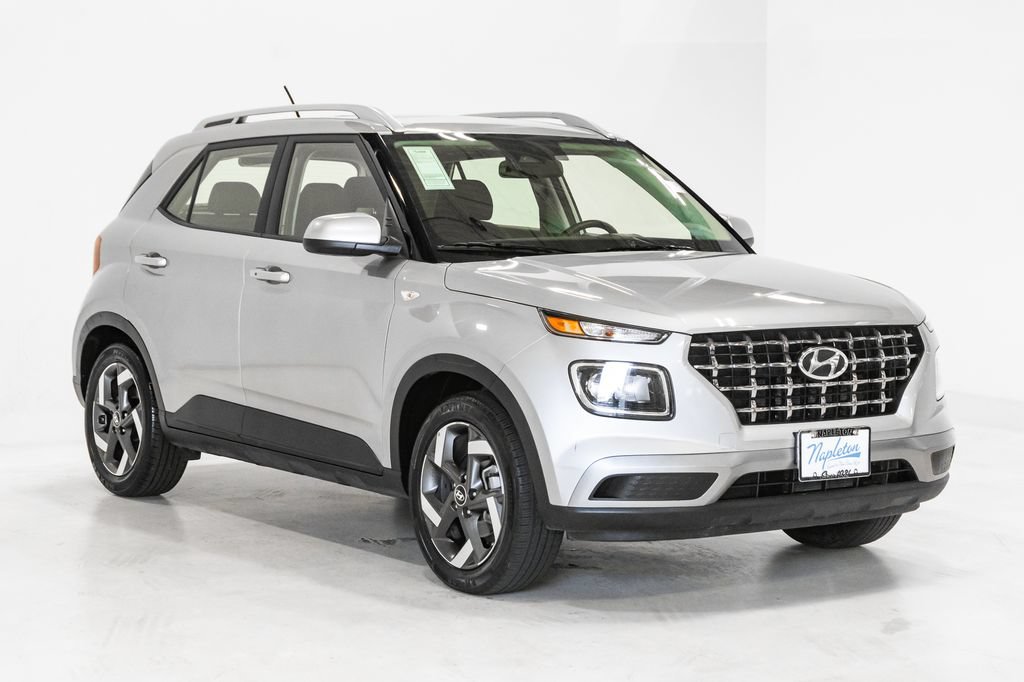 Used 2025 Hyundai Venue SEL FWD image 6