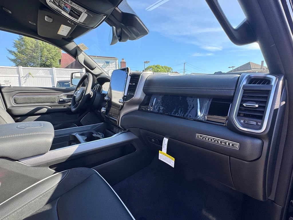 New 2026 RAM 1500 Laramie AWD/4WD image 17