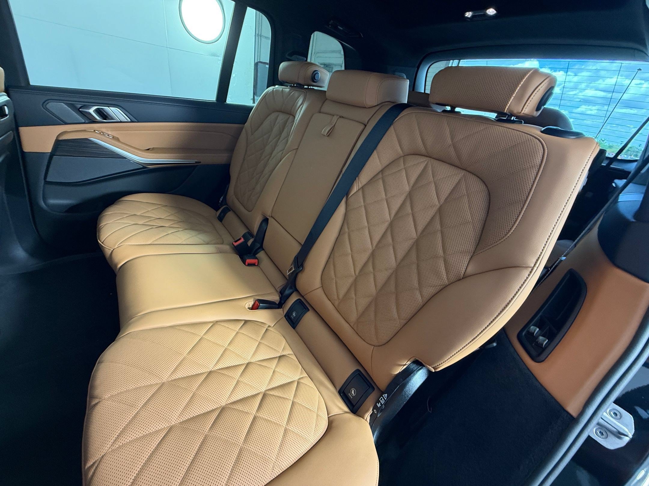 Used 2027 BMW X7 xDrive40i w/ Premium Package AWD/4WD image 29