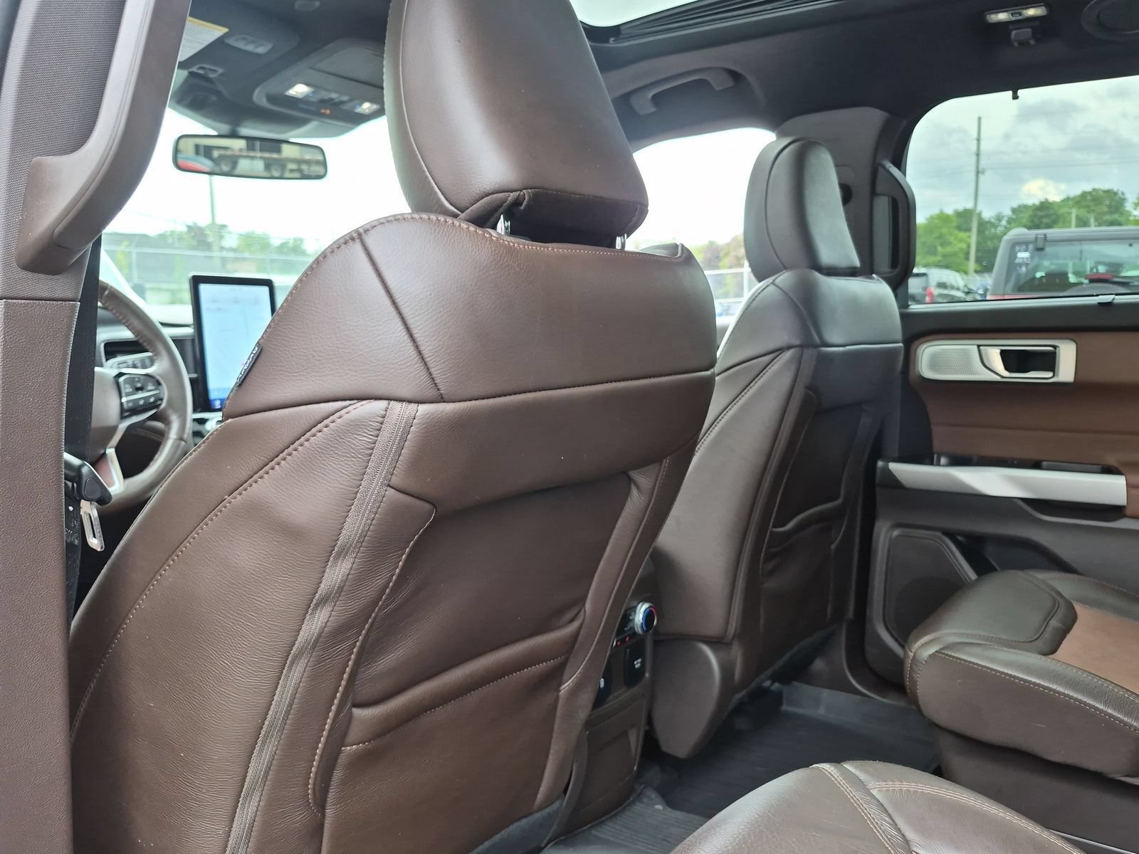 Used 2024 Ford Explorer King Ranch w/ Technology Package AWD/4WD image 18