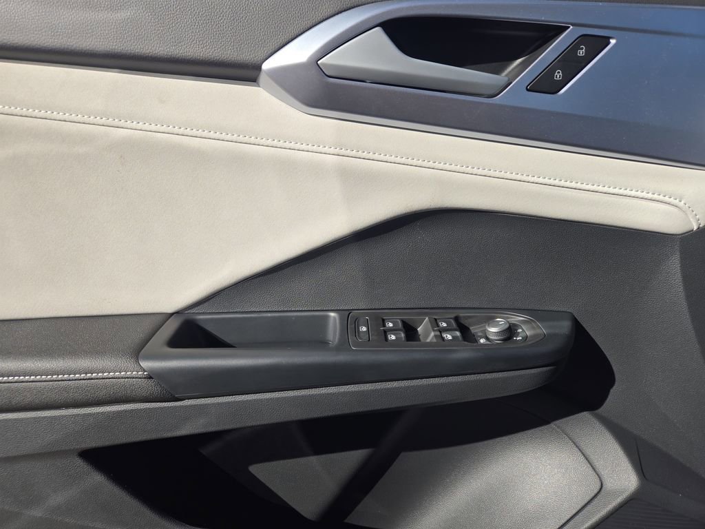 New 2026 Volkswagen Taos SE image 18