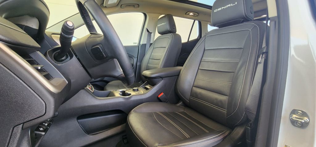 Used 2024 GMC Terrain Denali w/ Denali Premium Package AWD/4WD image 18