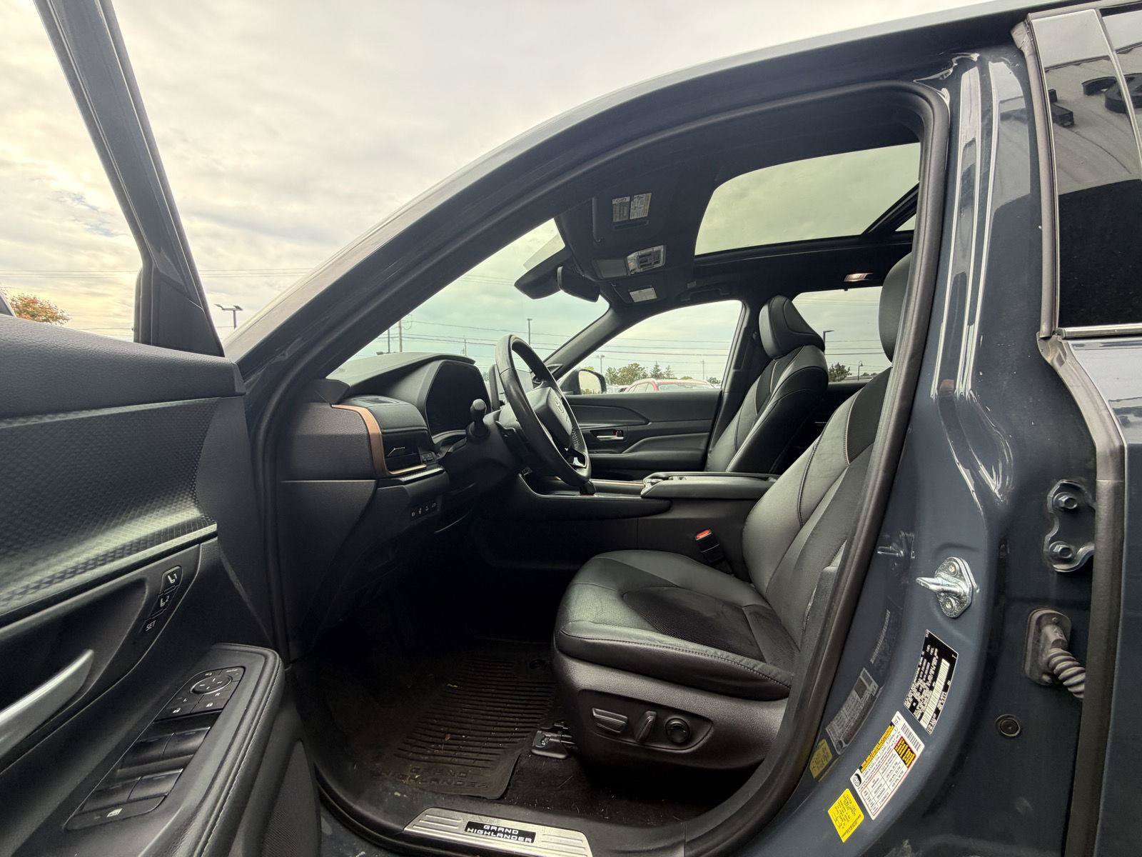 Used 2024 Toyota Grand Highlander AWD Hybrid image 2