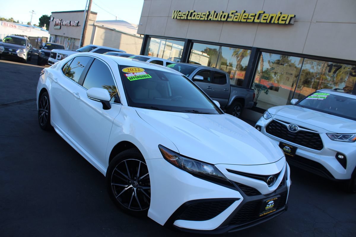 Used 2022 Toyota Camry SE w/ Convenience Package FWD image 33