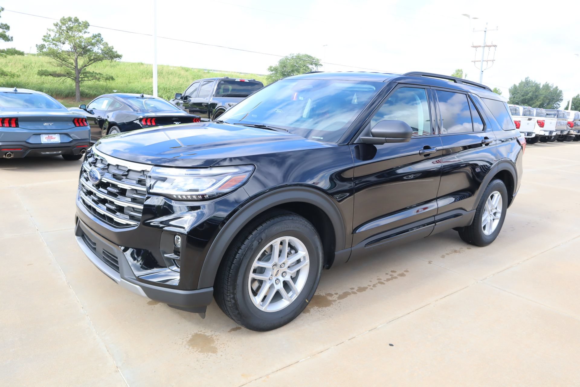 New 2026 Ford Explorer Active w/ Active Comfort Package RWD image 11