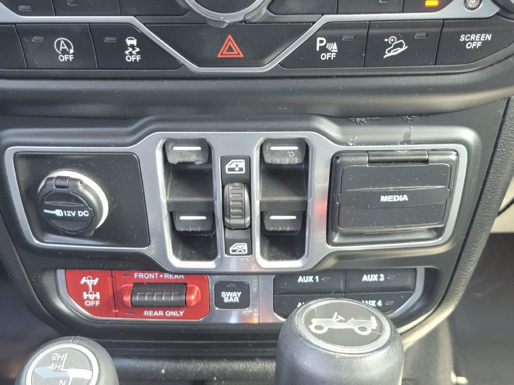 Used 2018 Jeep Wrangler Unlimited Rubicon w/ Dual Top Group AWD/4WD image 26
