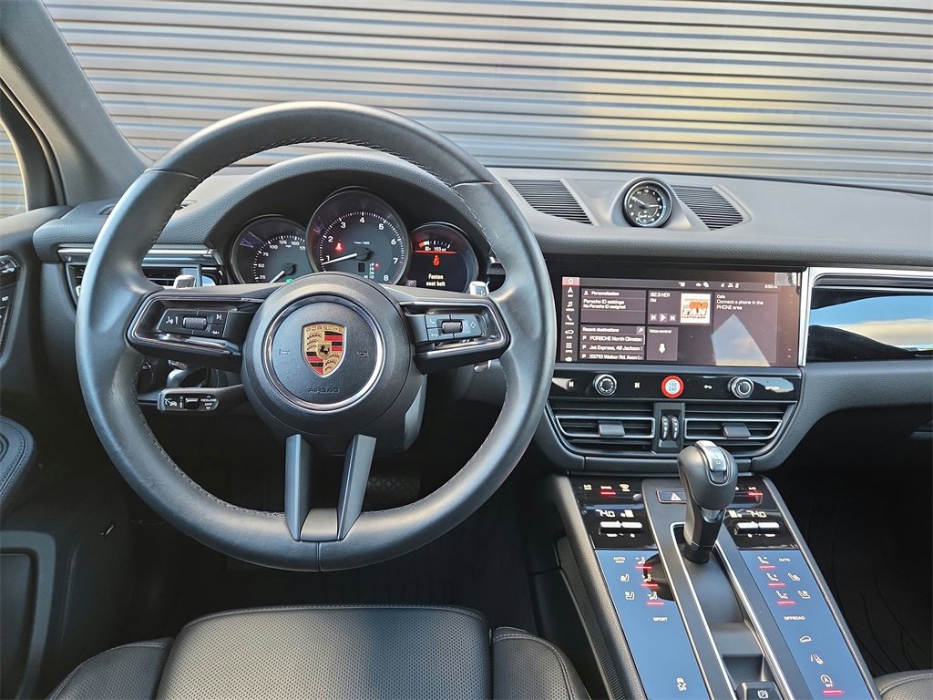 Used 2025 Porsche Macan image 8