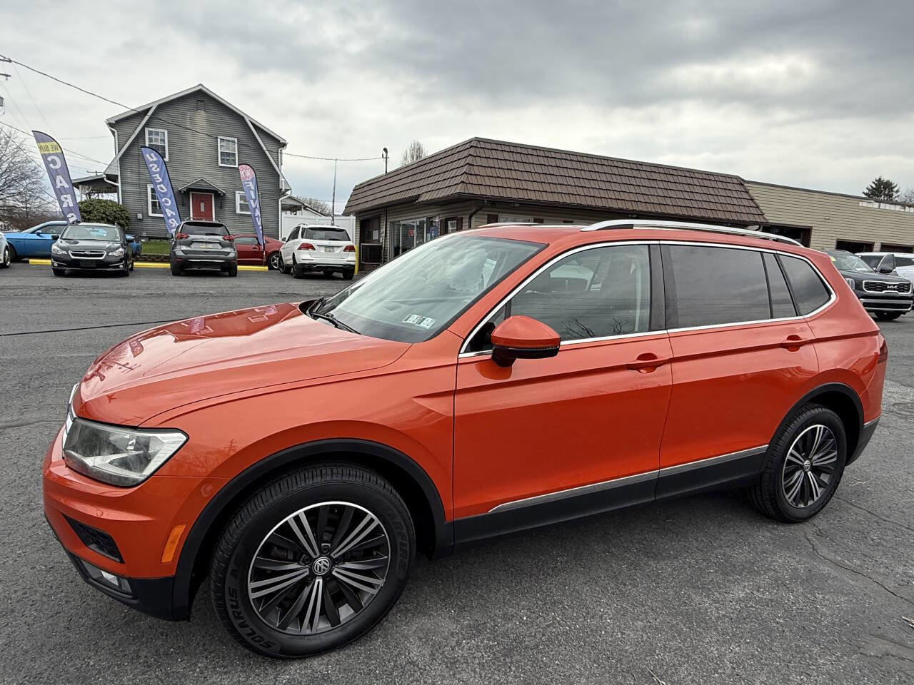 Used 2018 Volkswagen Tiguan SEL image 1