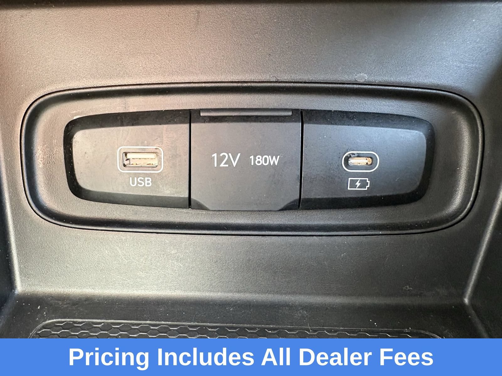 Used 2024 Hyundai Venue SEL FWD image 20