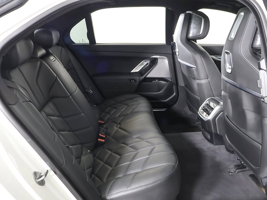 Used 2023 BMW 760i xDrive w/ Parking Assistance Package image 38